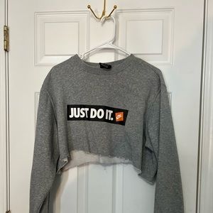 Nike Cropped Sweater